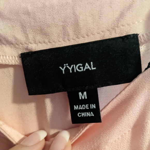 Pink and black cold shoulder blouse - Picture 4 of 4